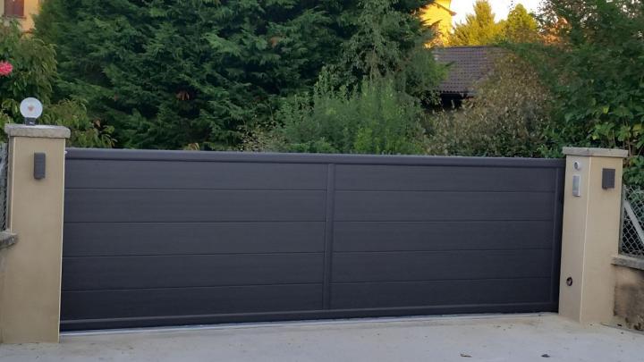 Confiez la pose de vos portails à nos artisans expérimentés.